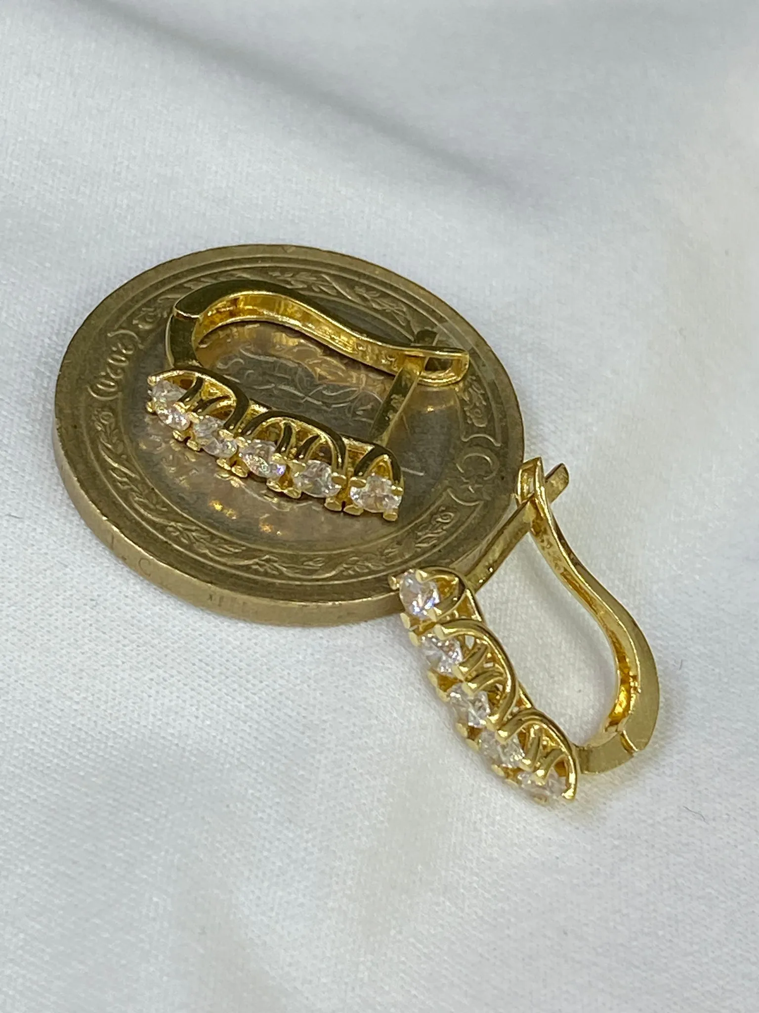 Favori Marka Taşlı Model Küpe