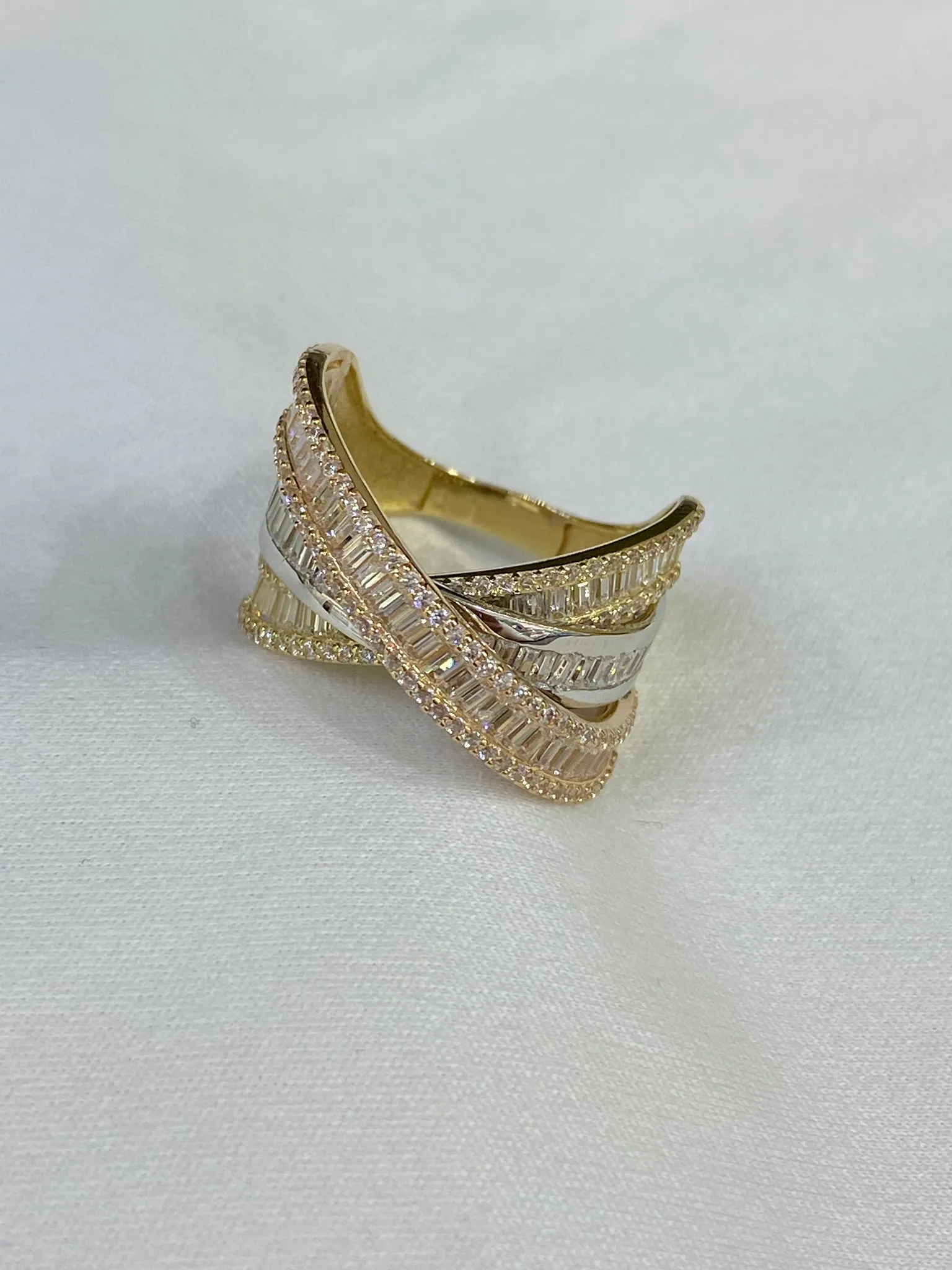 Favori Marka Üç Renkli Fantezi Model Yüzük