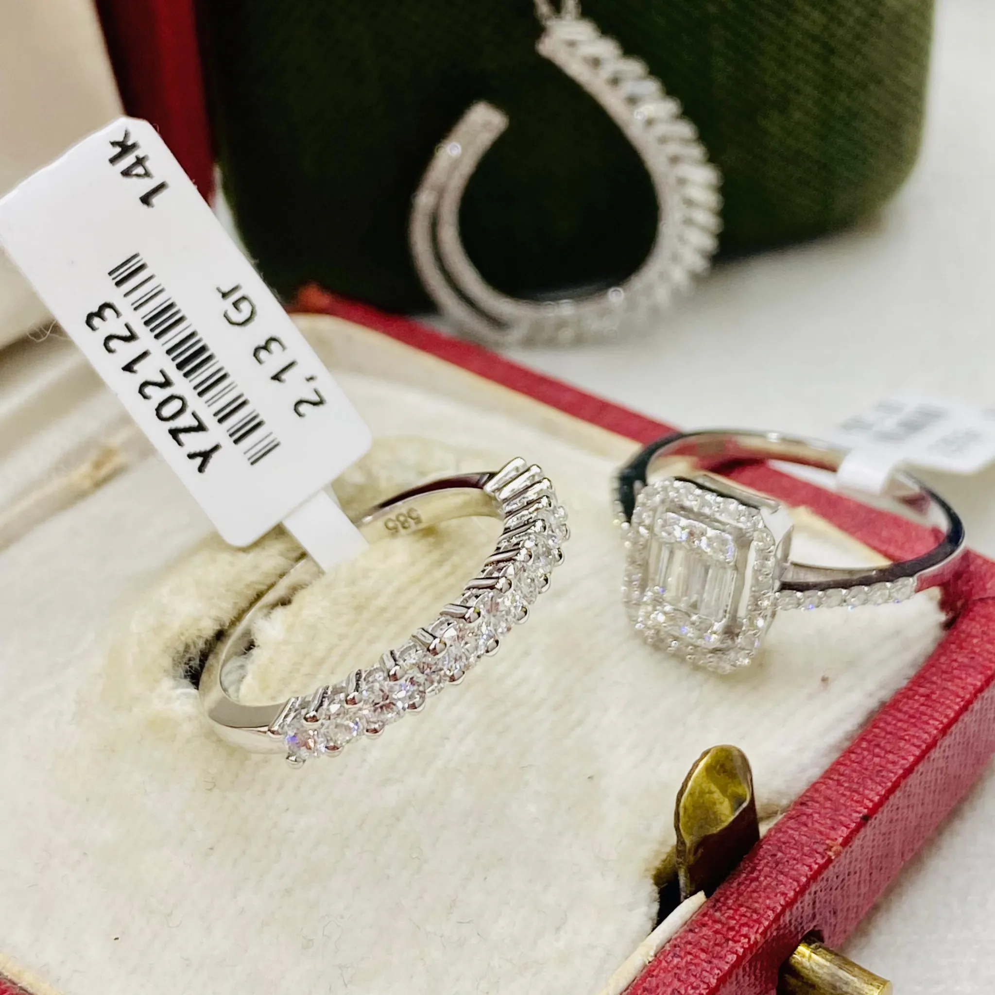 Favori Marka Pırlanta Taşlı Yarım Tur Yüzük