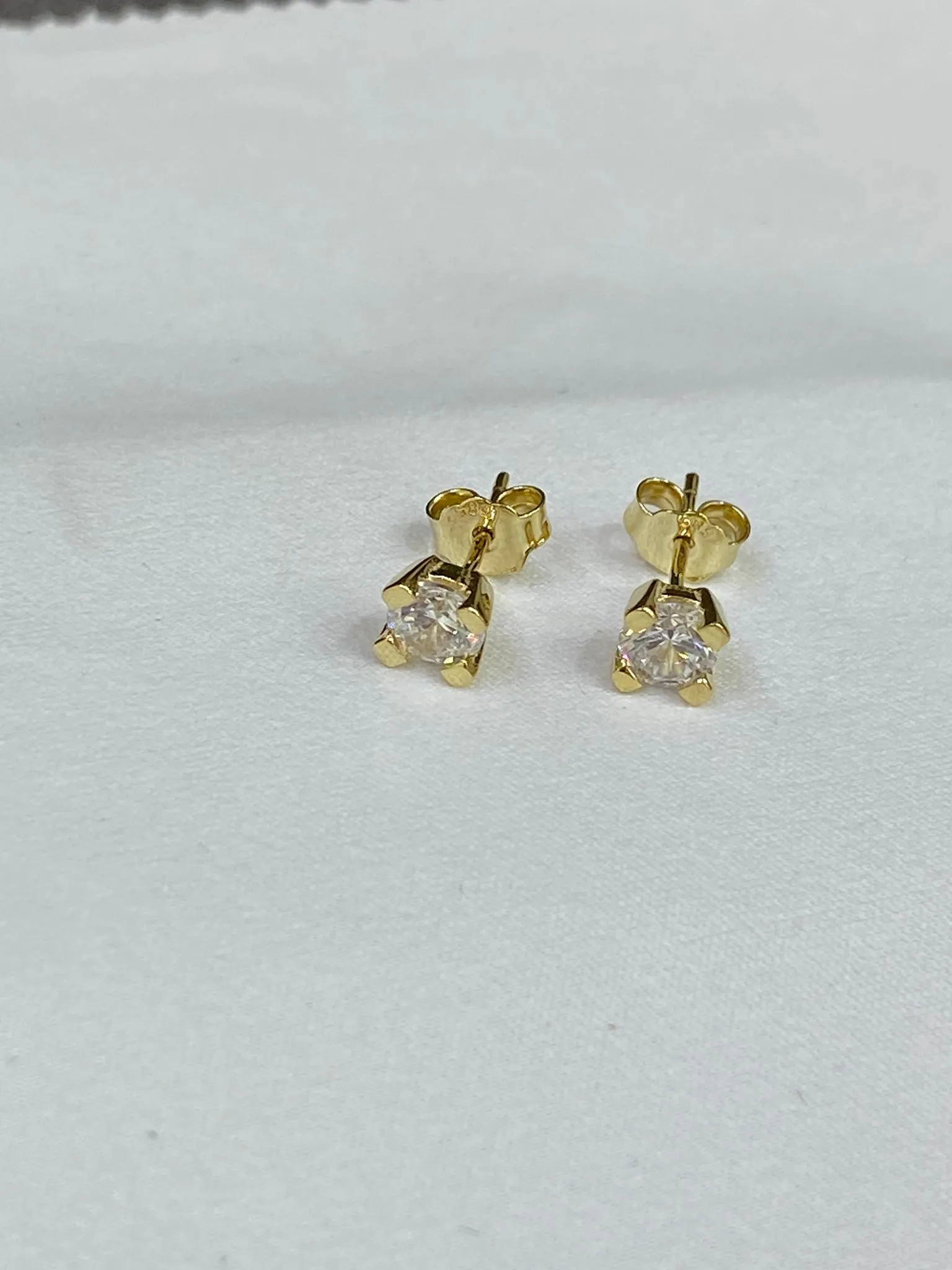 Favori Marka Tektaş Model Küpe