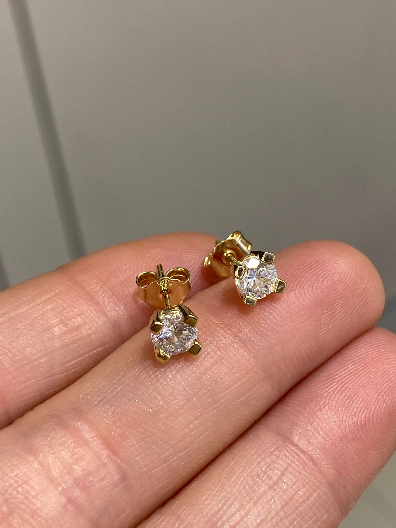 Favori Marka Tektaş Model Küpe