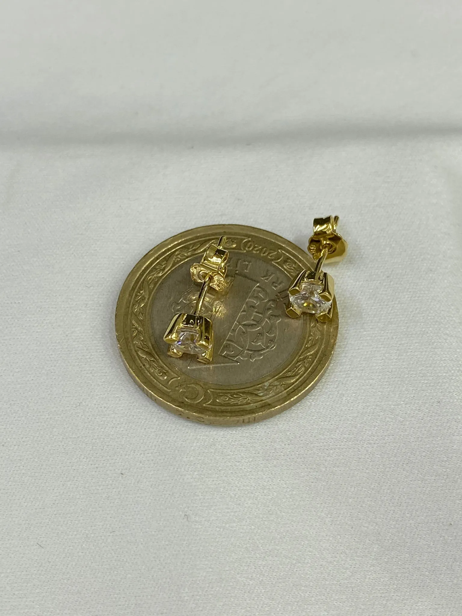 Favori Marka Tektaş Model Küpe