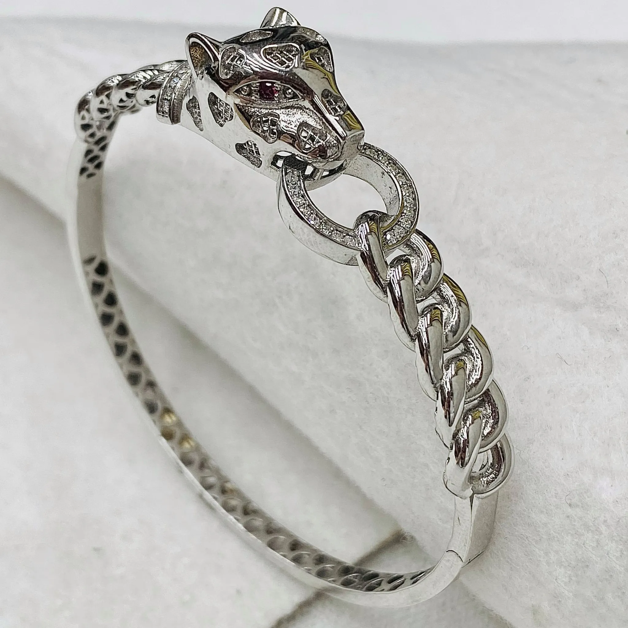 İtalyan Tasarım Yakut Ve Pırlanta Taşlı Özel Tasarım Beyaz Kelepçe