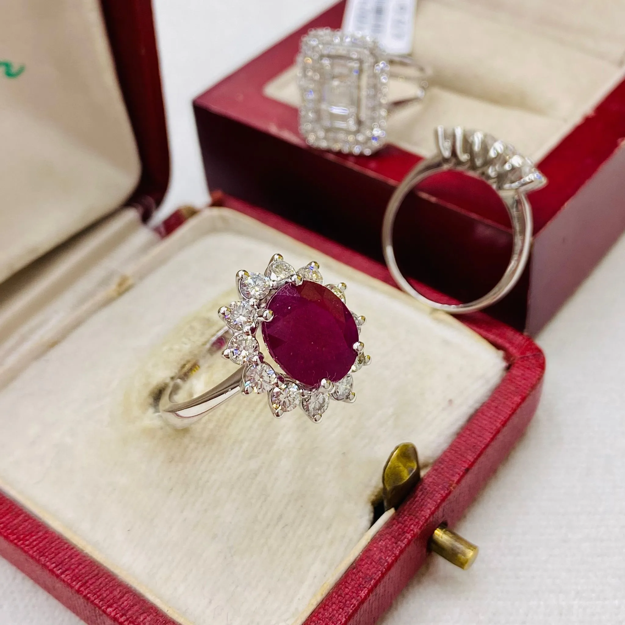 Oval Yakut Ve Pırlanta Taşlı Anturaj Yüzük