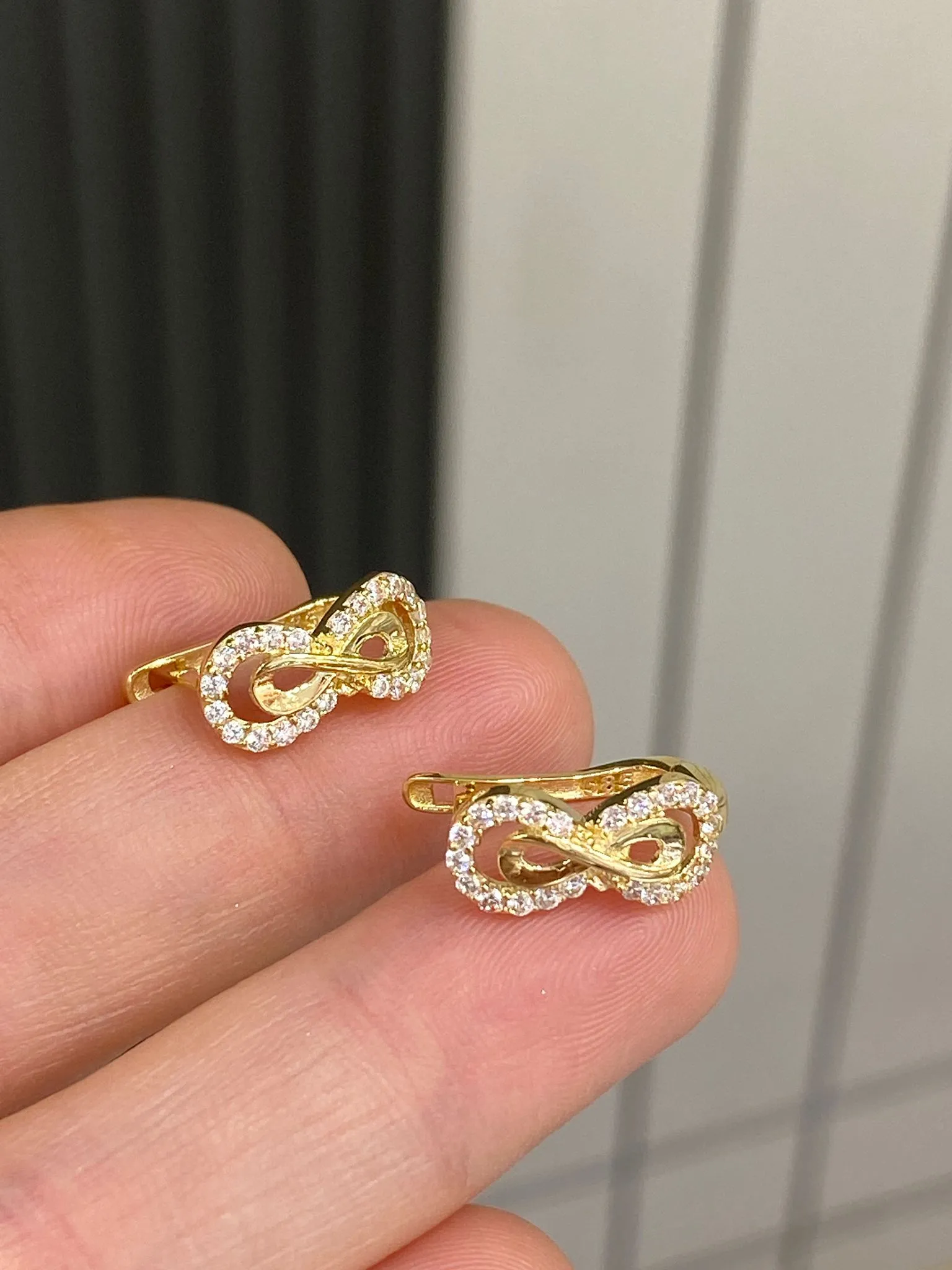 Favori Marka Sonsuzluk Model Küpe