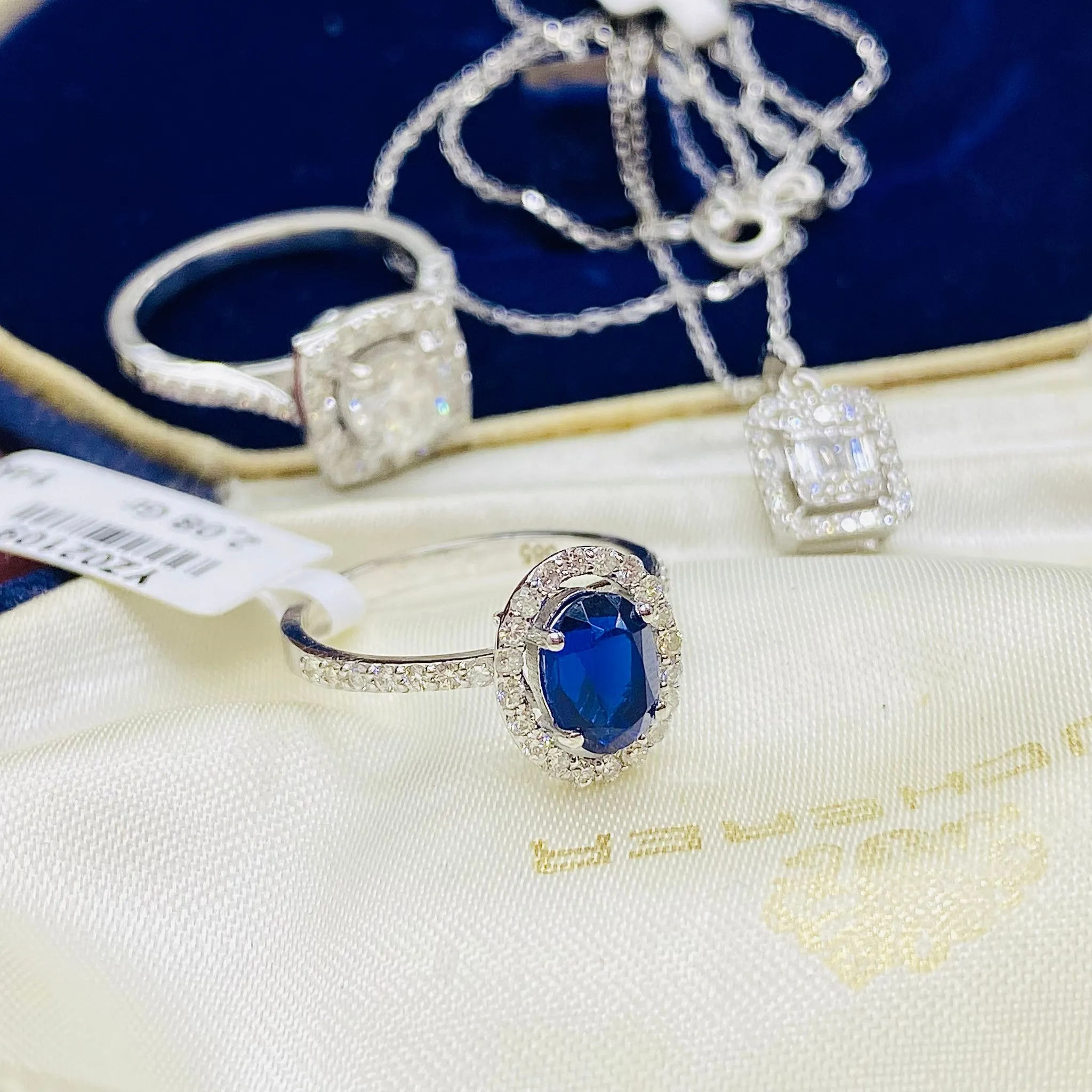 Oval Safir Ve Pırlanta Taşlı Yüzük