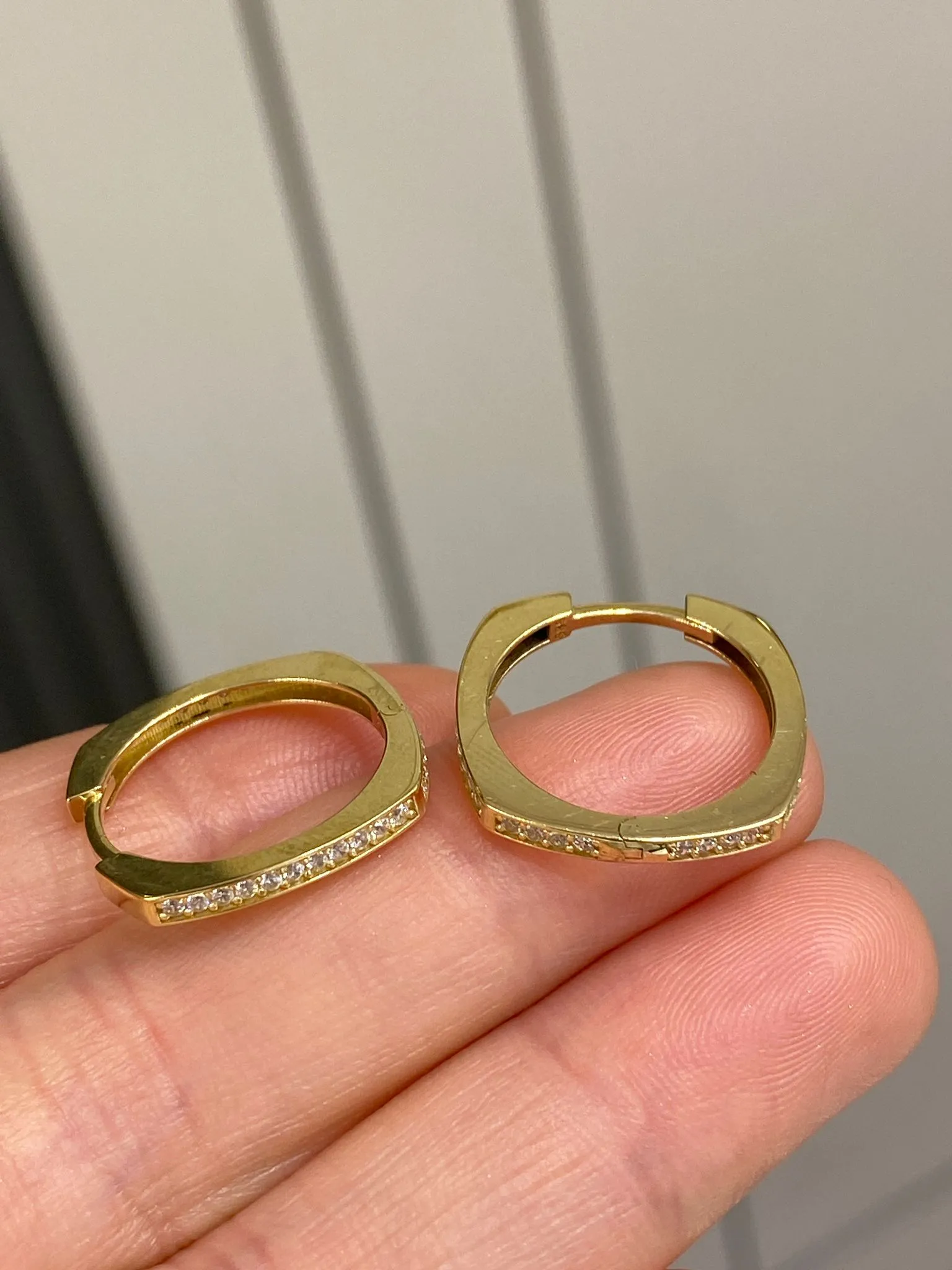 Favori Marka İtalyan Model Küpe