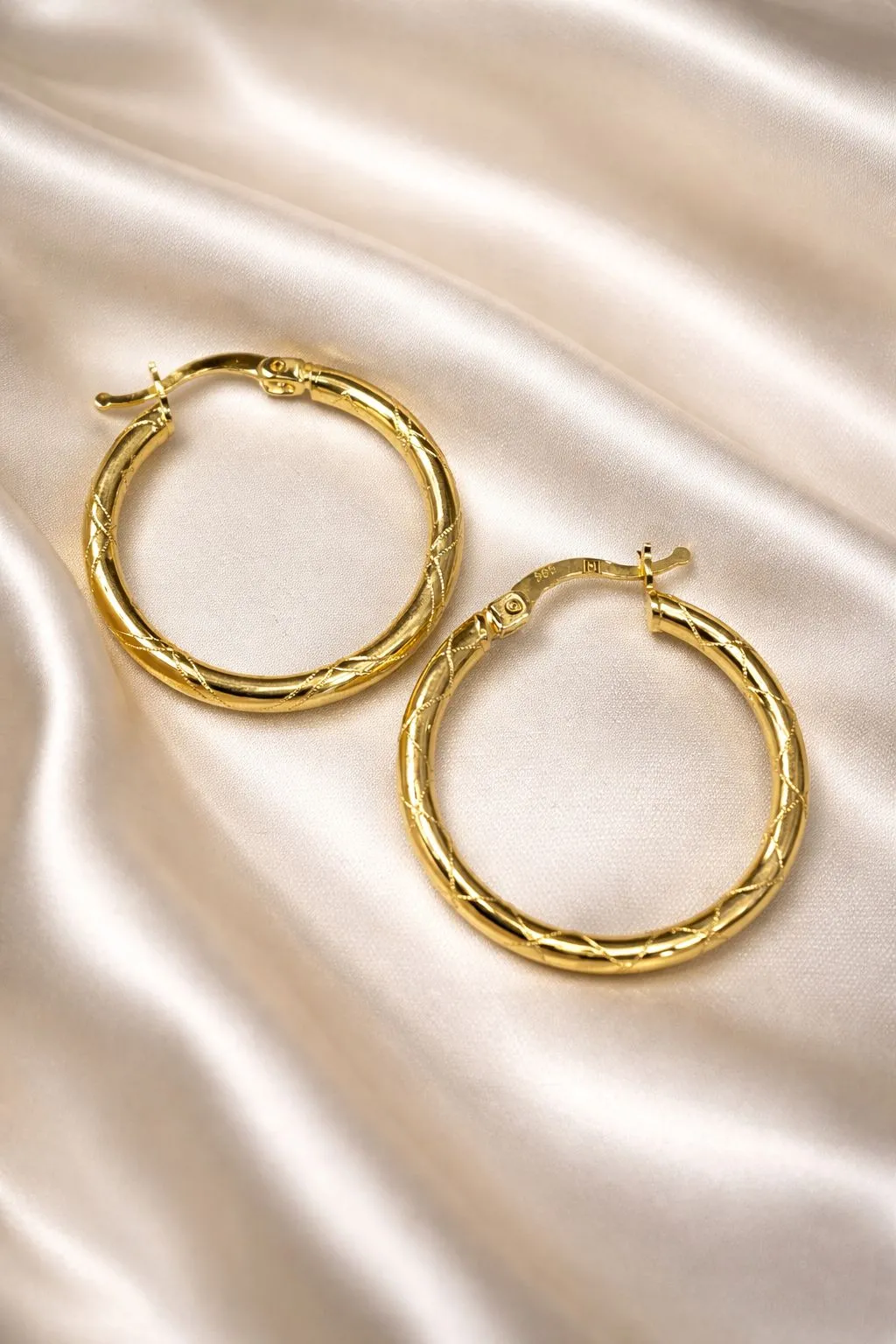 Favori Marka Halka Model Küpe 