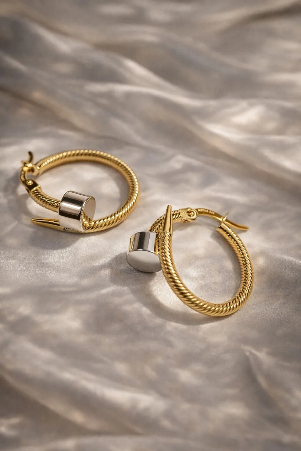 Favori Marka Çivi Model Küpe