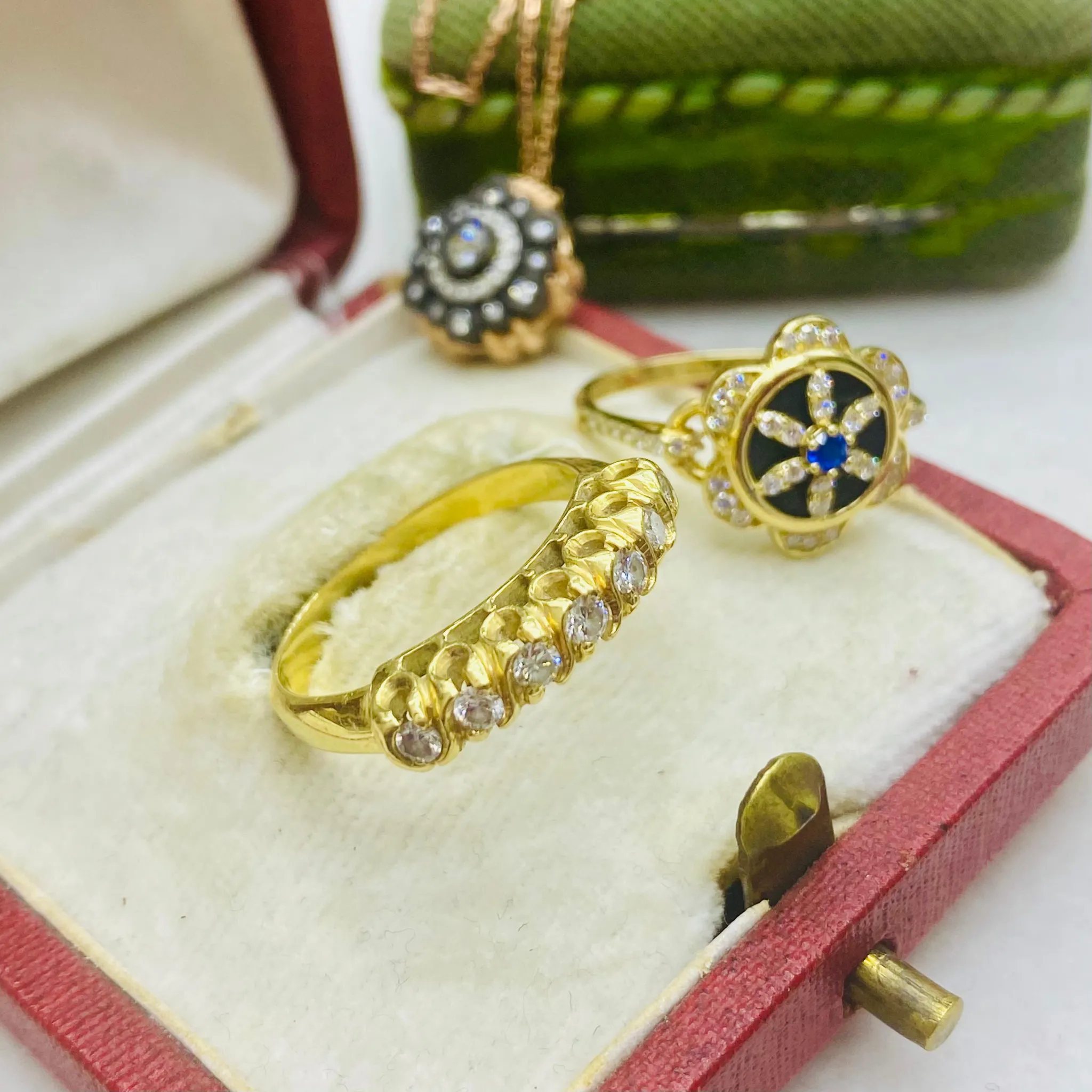 Pırlanta Taşlı Yedi Taş Yüzük