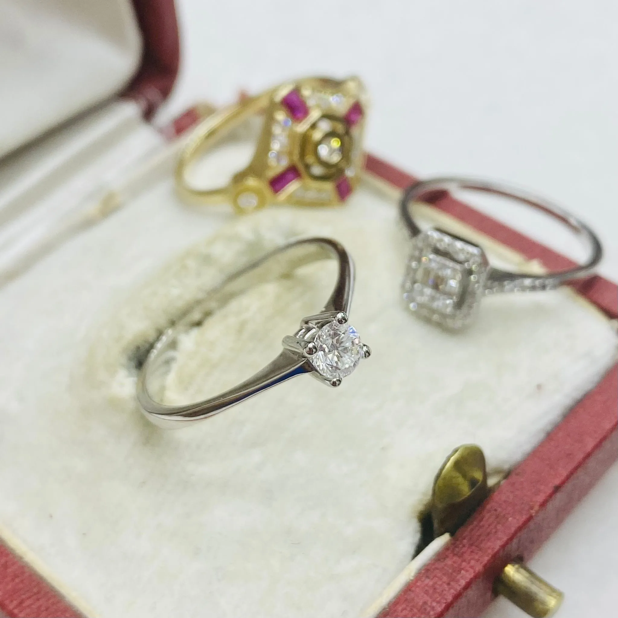 Favori Marka Pırlanta Taşlı Tek Taş Yüzük