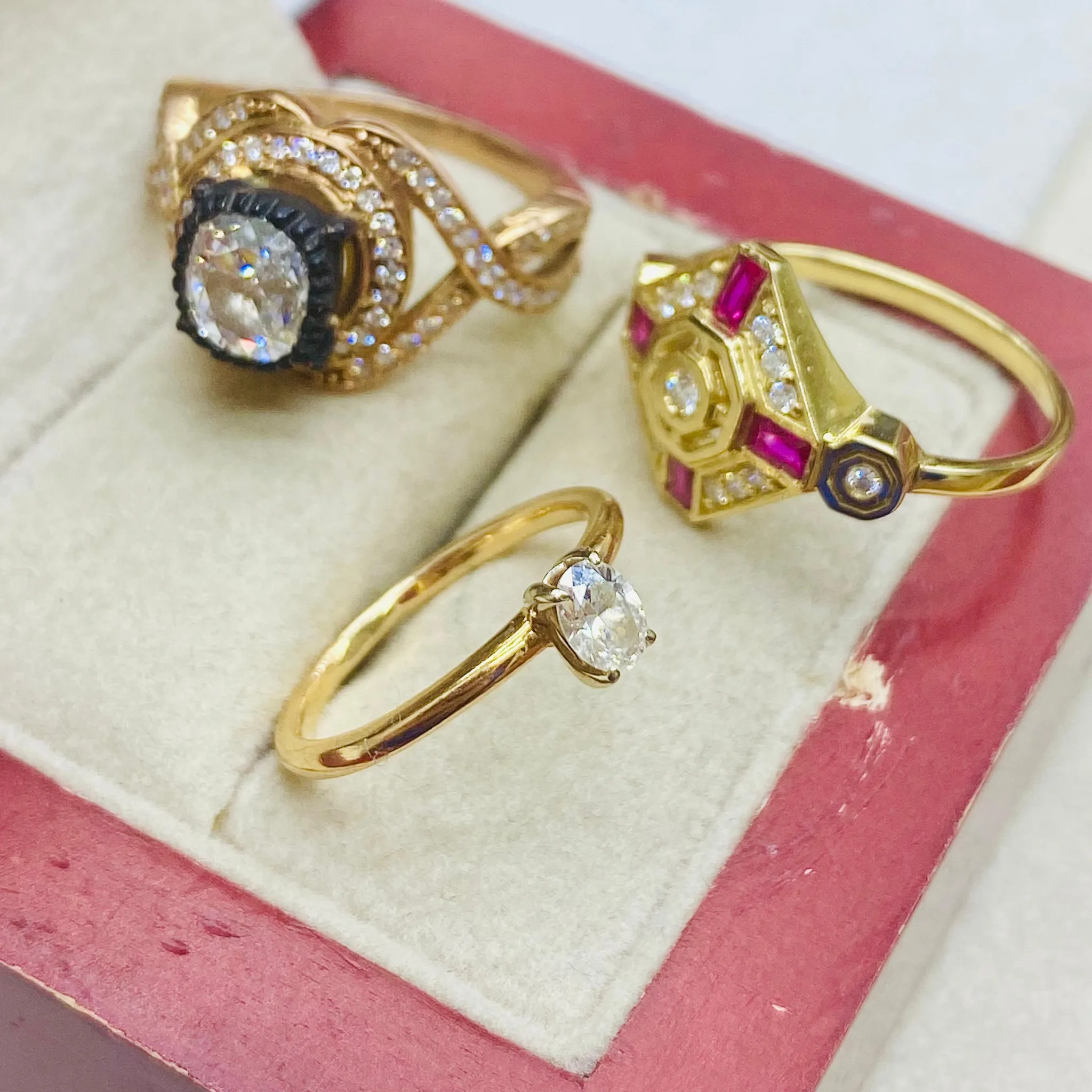 Oval Kesim Pırlanta Taşlı Rose Yüzük