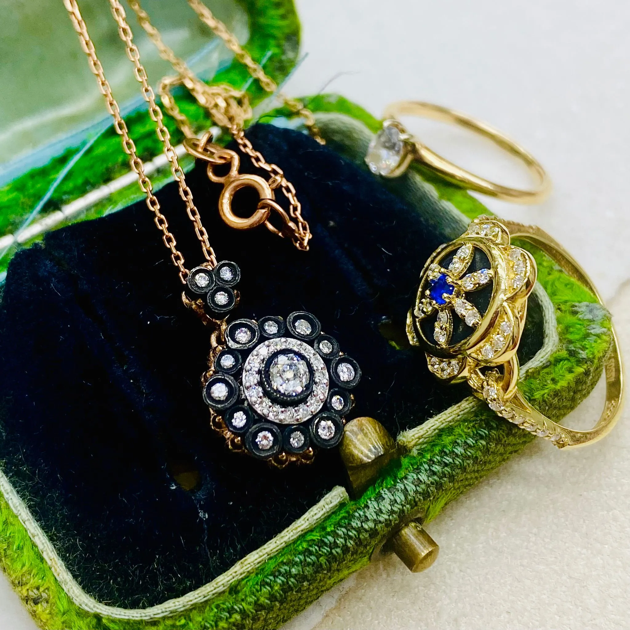 Vintage Tasarım Elmas Taşlı Alaruz Kolye