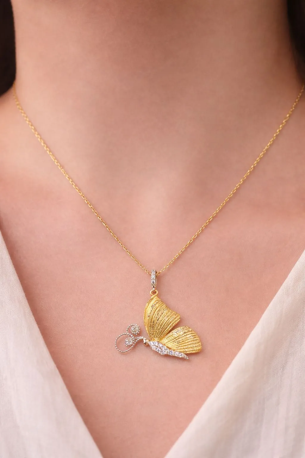 Favori Marka Kelebek Model Kolye