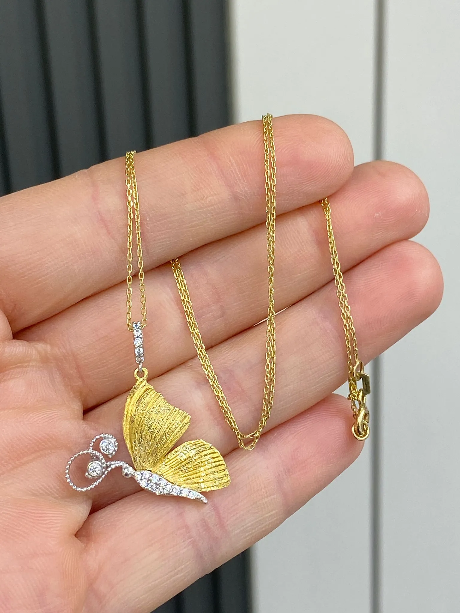 Favori Marka Kelebek Model Kolye