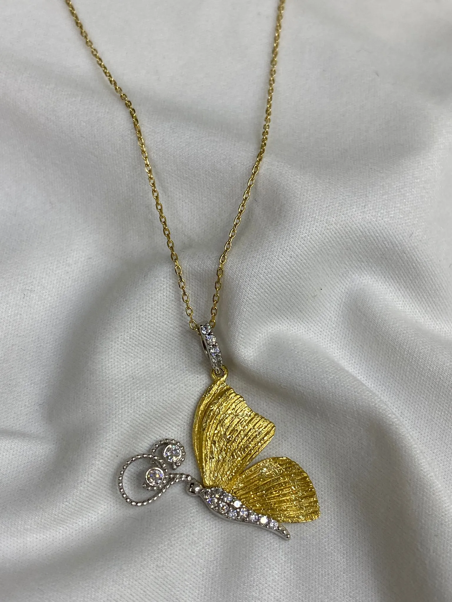 Favori Marka Kelebek Model Kolye