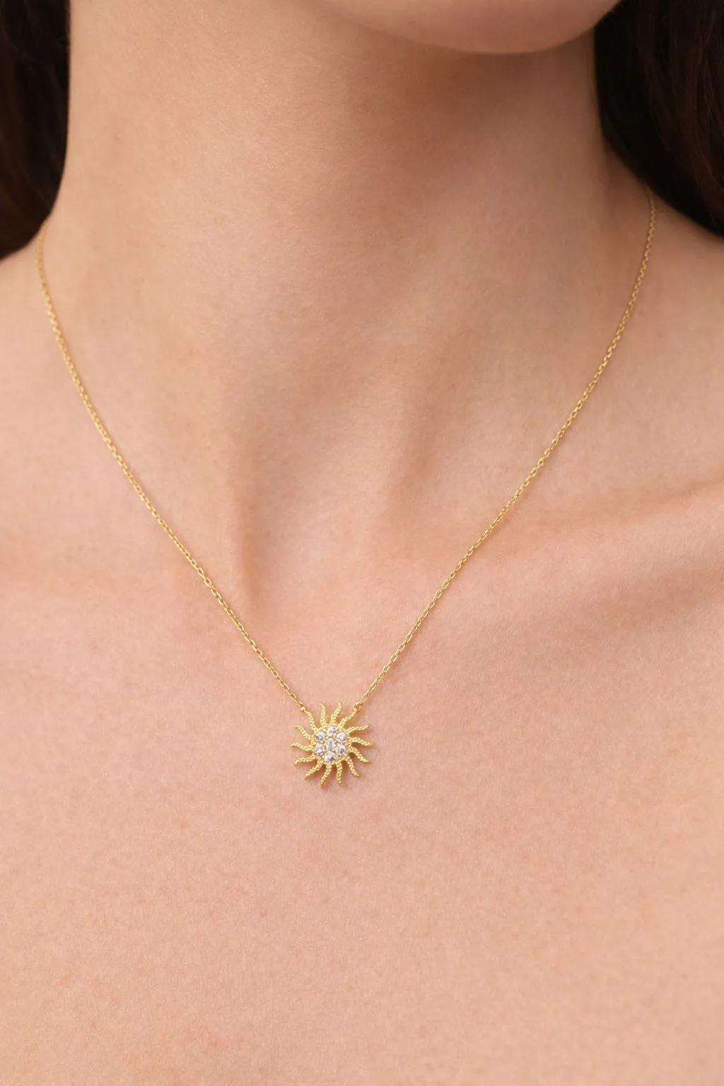 Favori Marka Güneş Model Kolye