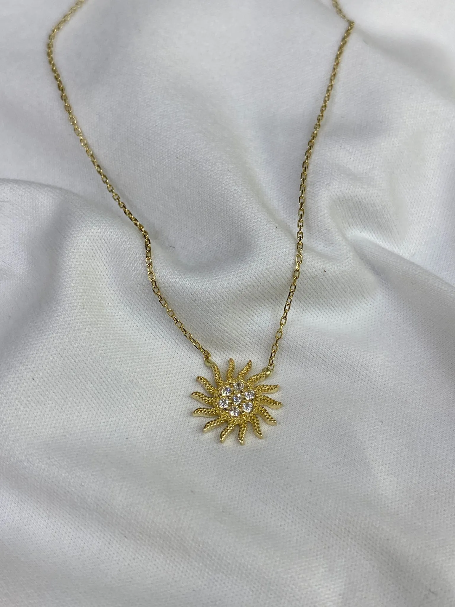 Favori Marka Güneş Model Kolye