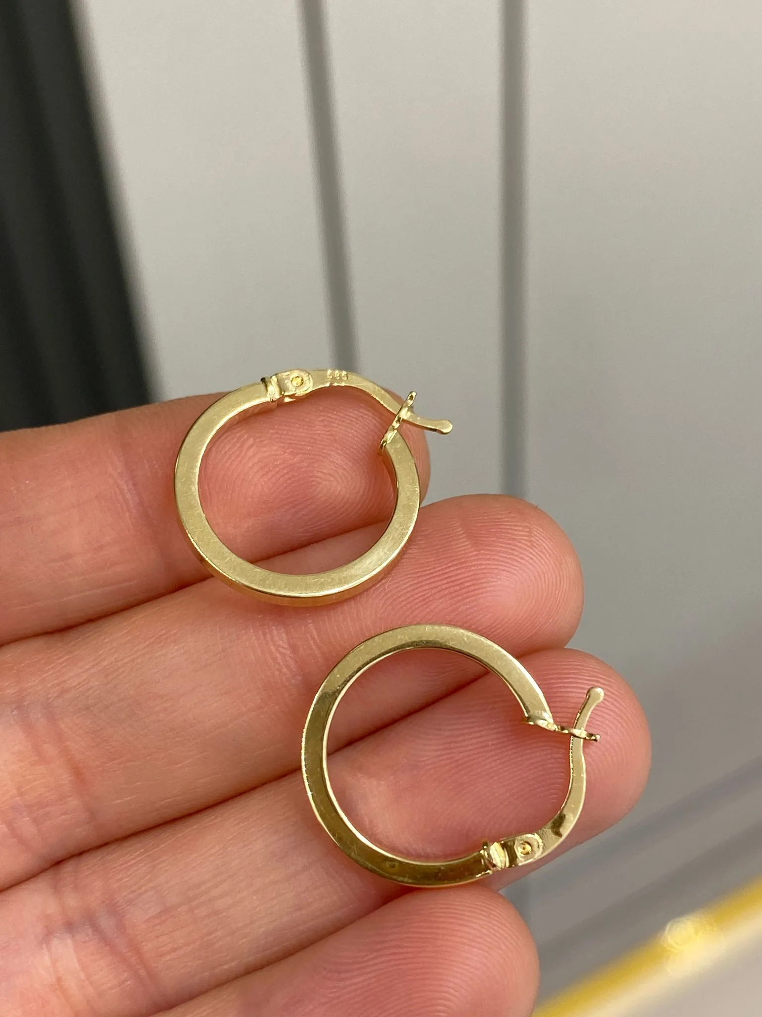 Favori Marka Halka Model Küpe