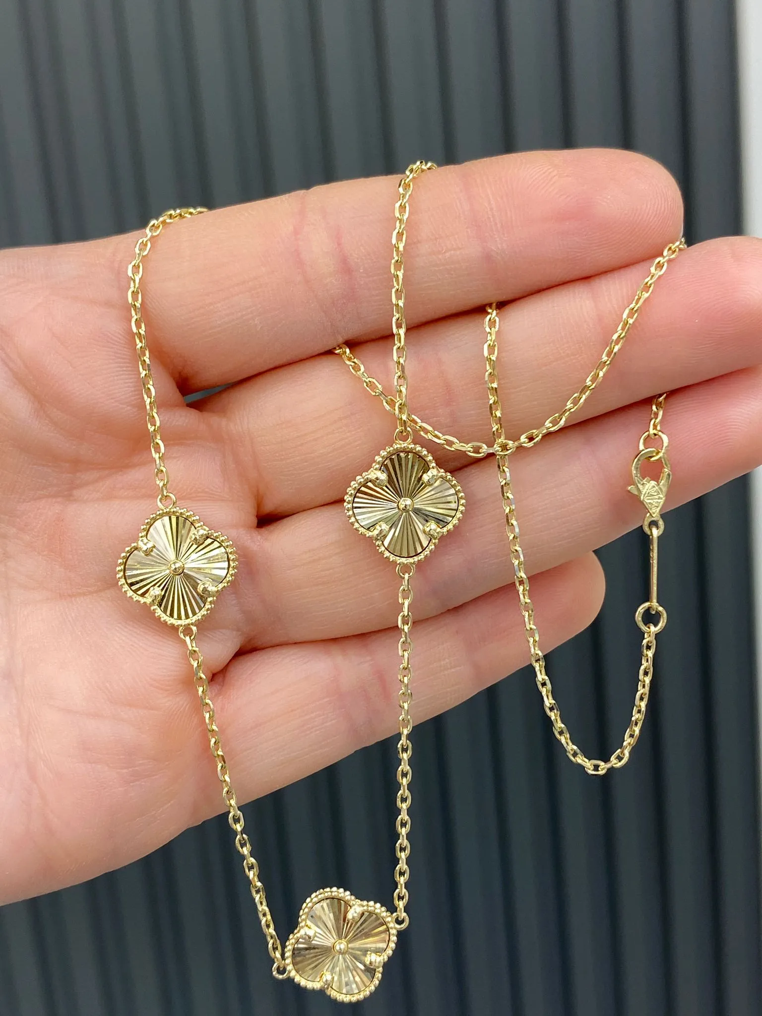 Favori Marla Yonca Model Kolye 