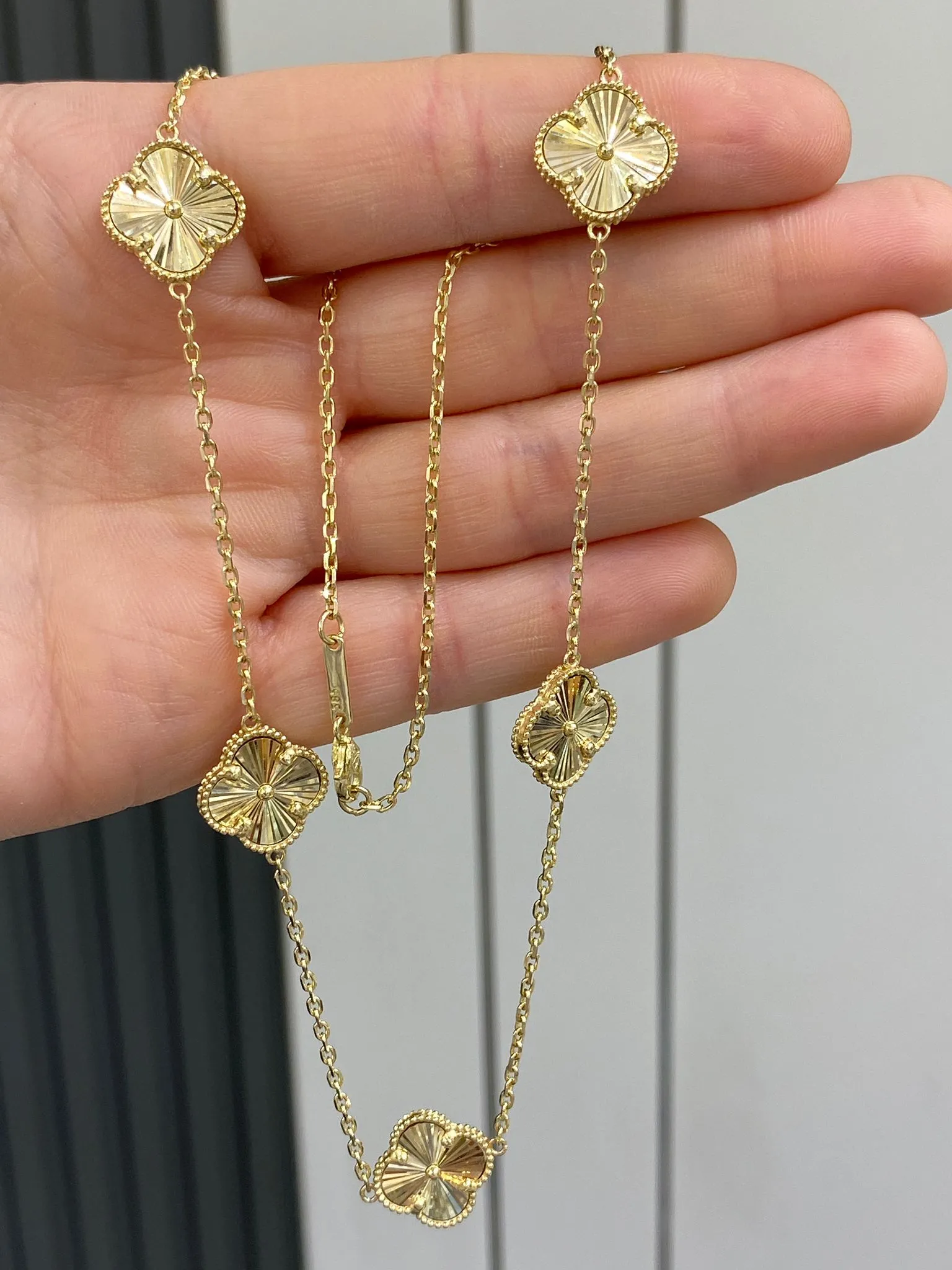 Favori Marka Yonca Model Kolye