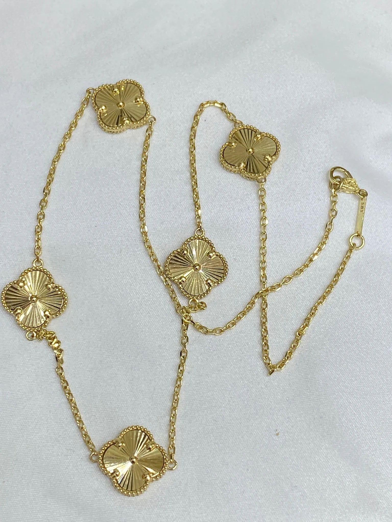 Favori Marka Yonca Model Kolye