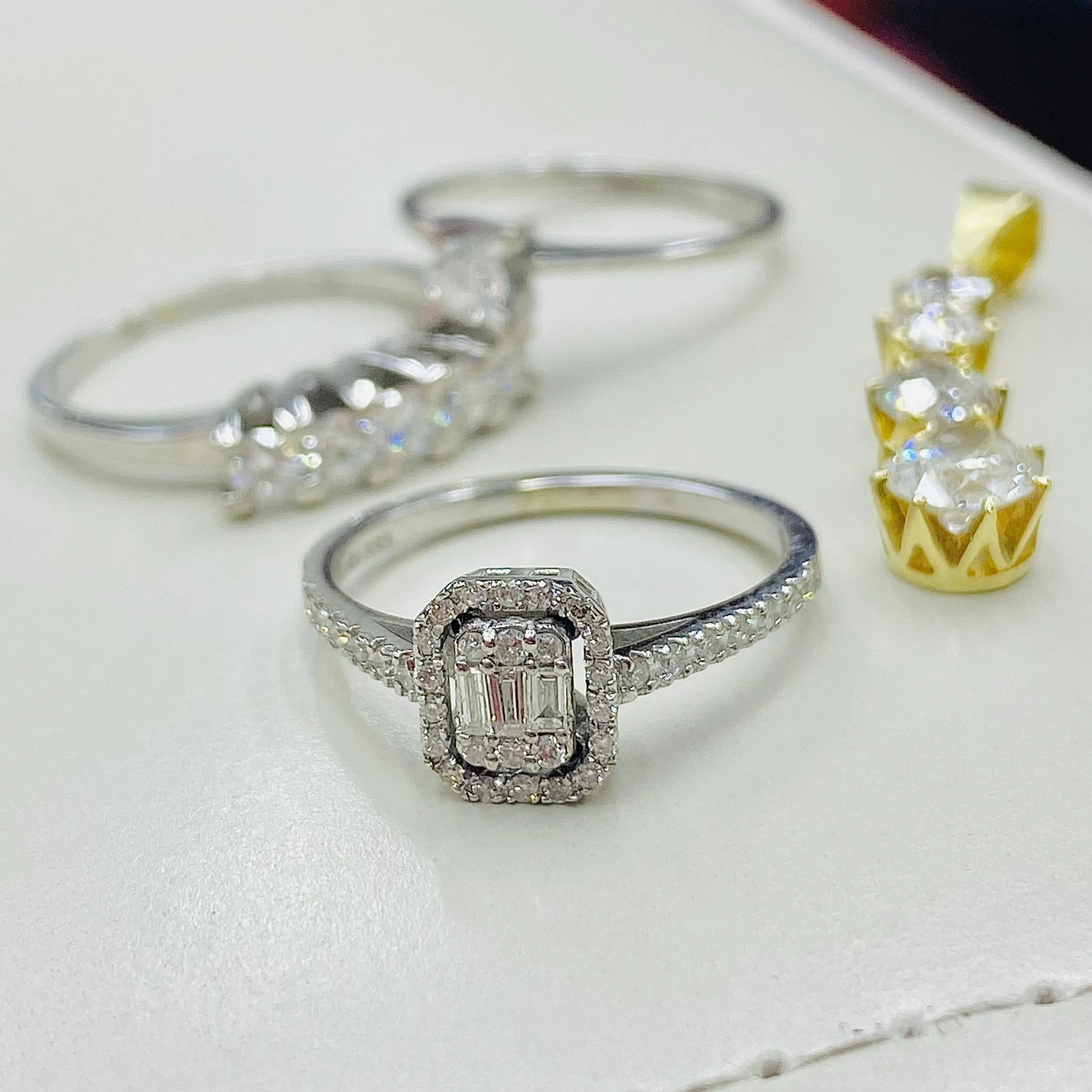 LOVE Marka Pırlanta Taşlı Baget Yüzük