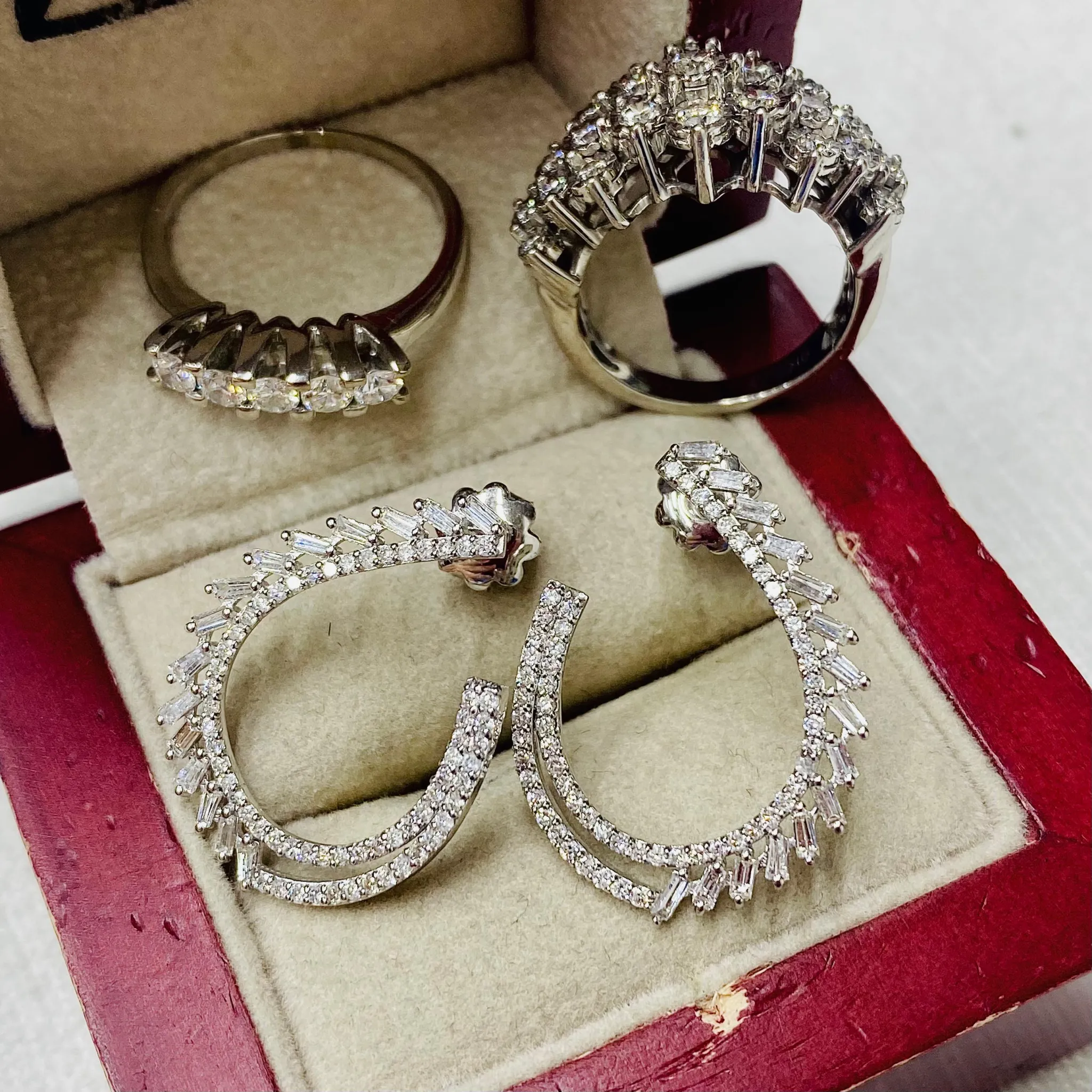 Baget Pırlanta Taşlı Çift Sıra Özel Yapımı Çivili Küpe