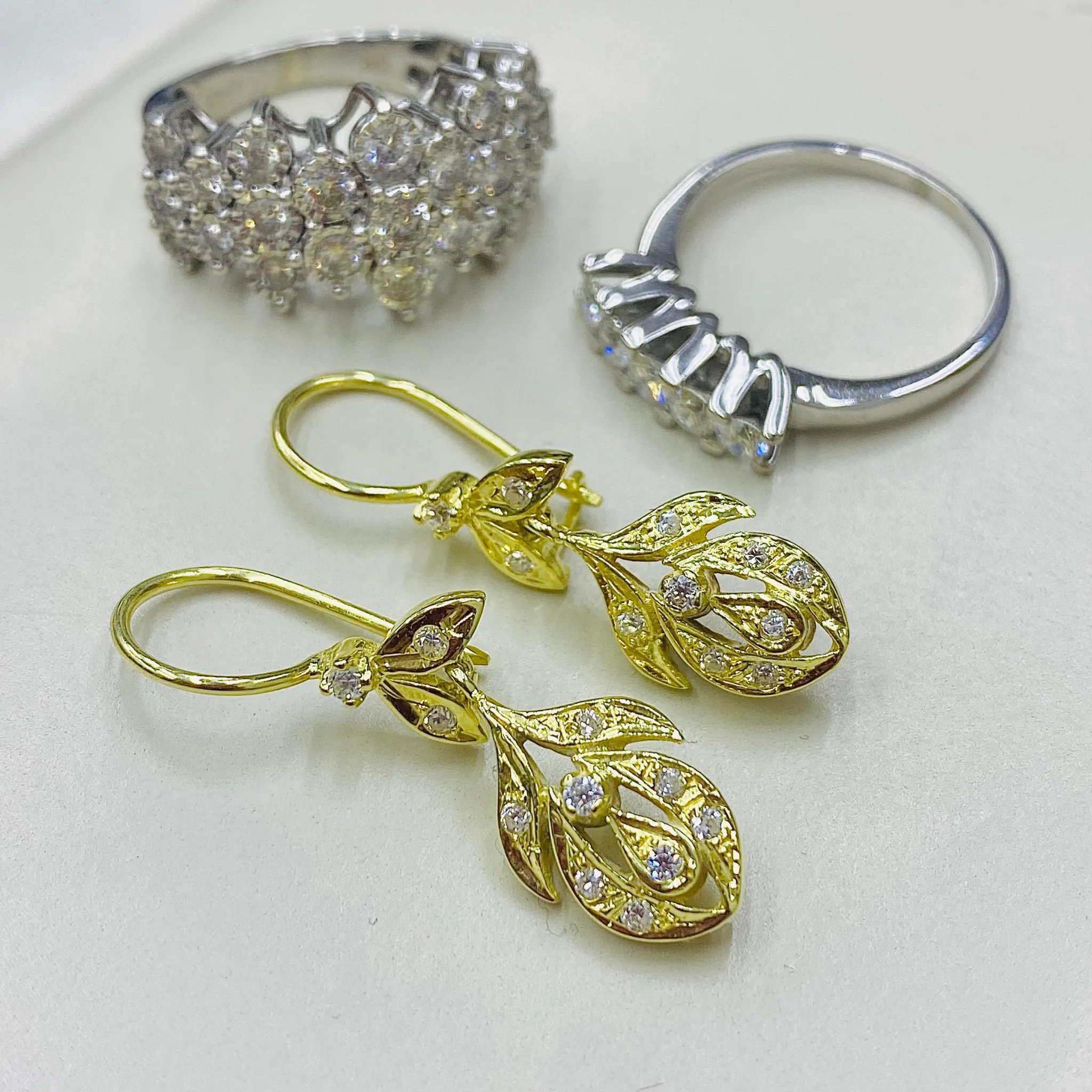 Vintage Tasarım Pırlanta Taşlı Sallantılı Küpe