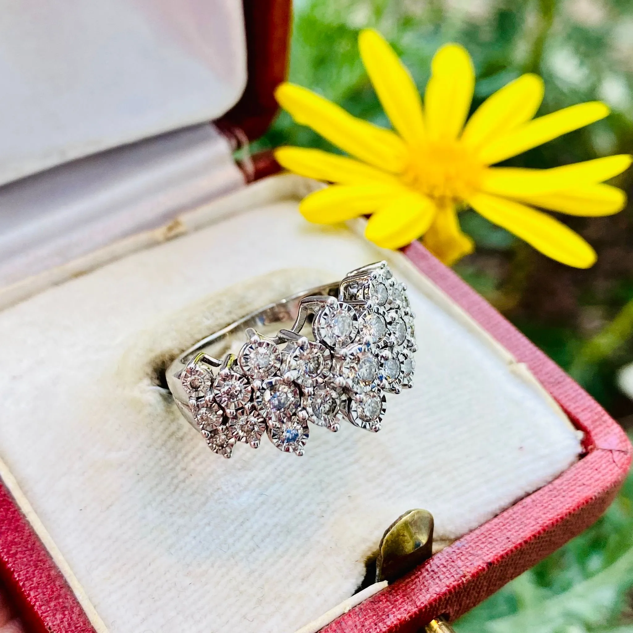 Vintage Tasarım Pırlanta Taşlı Kalemli Papatya Model Yüzük