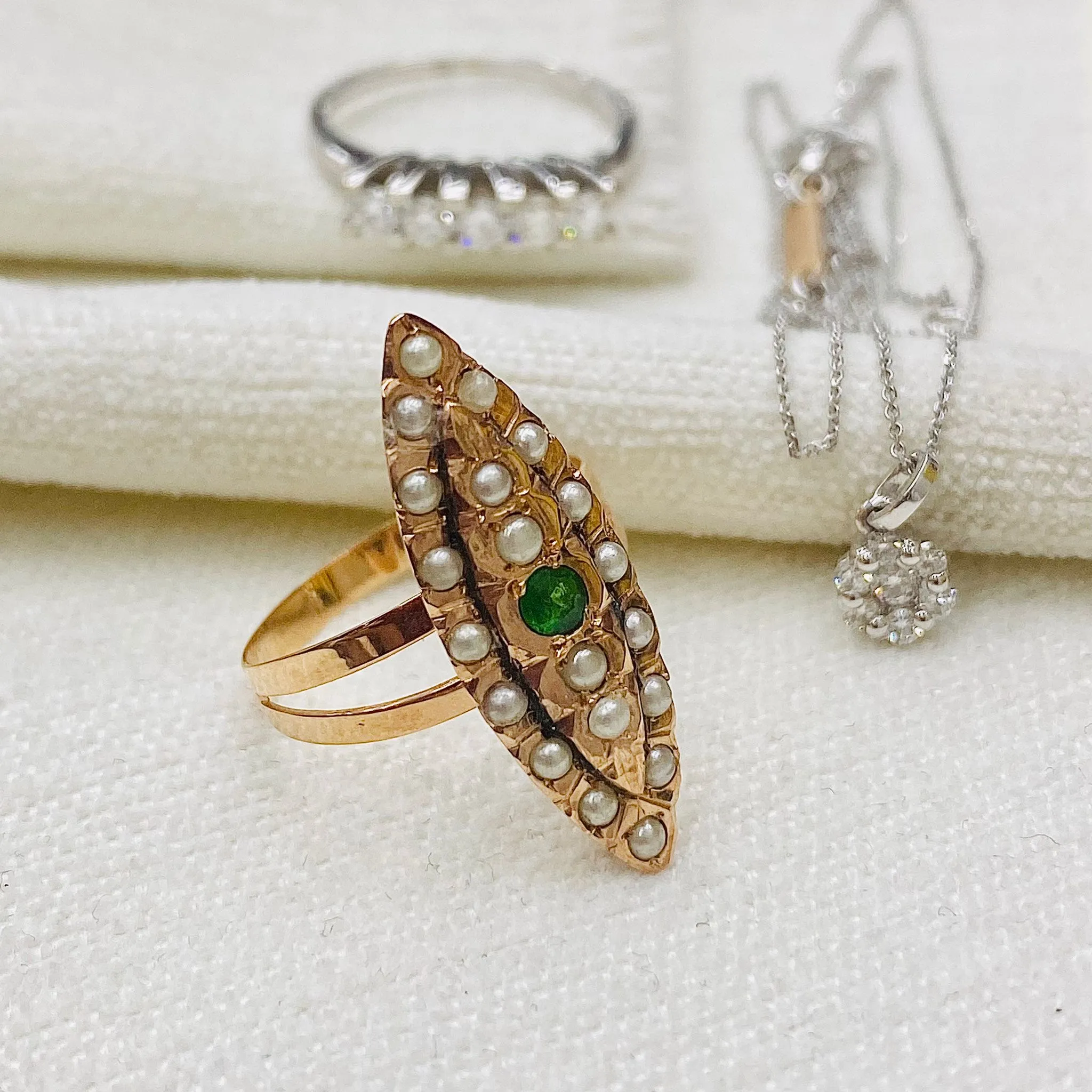 Antika İncili Ve Jade Taşlı Mekik Yüzük