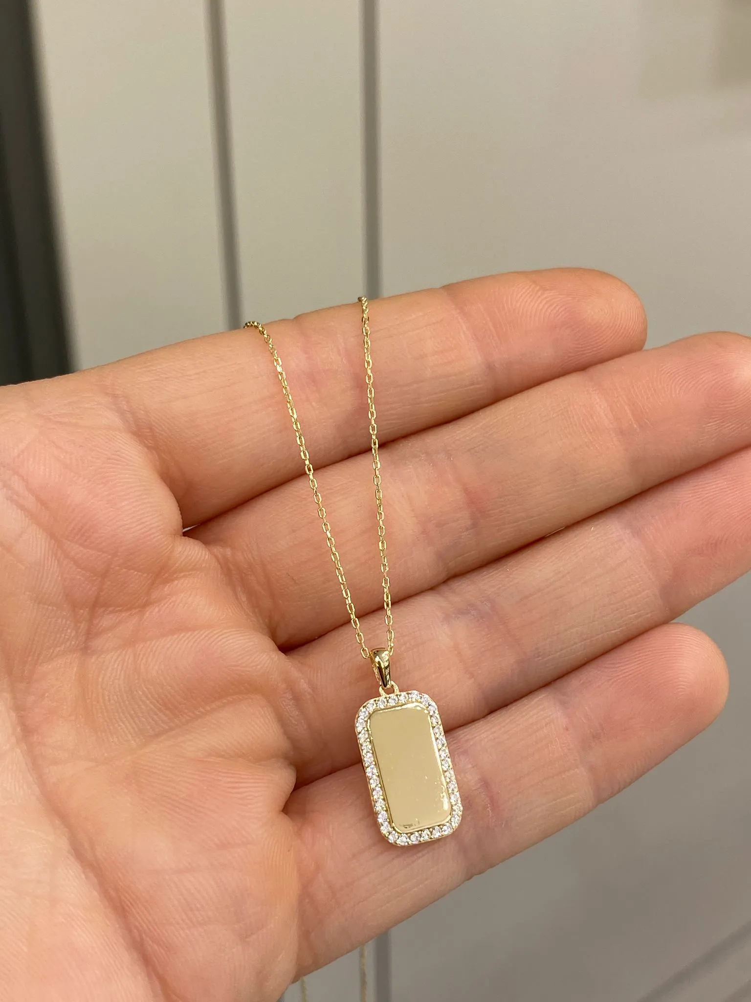 Favori Marka Plakalı Model Kolye