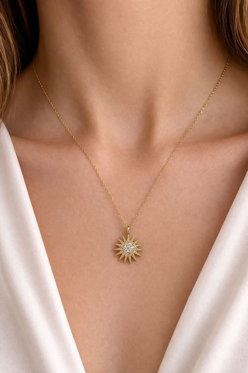 Favori Marka Güneş Model Kolye