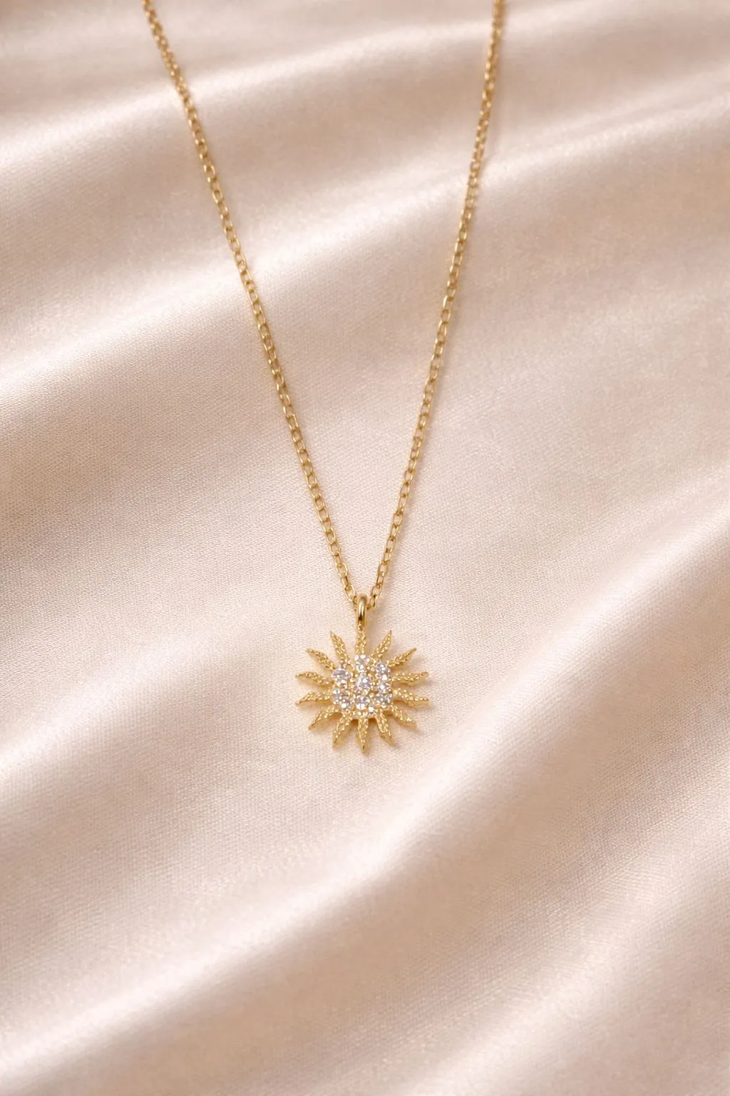 Favori Marka Güneş Model Kolye