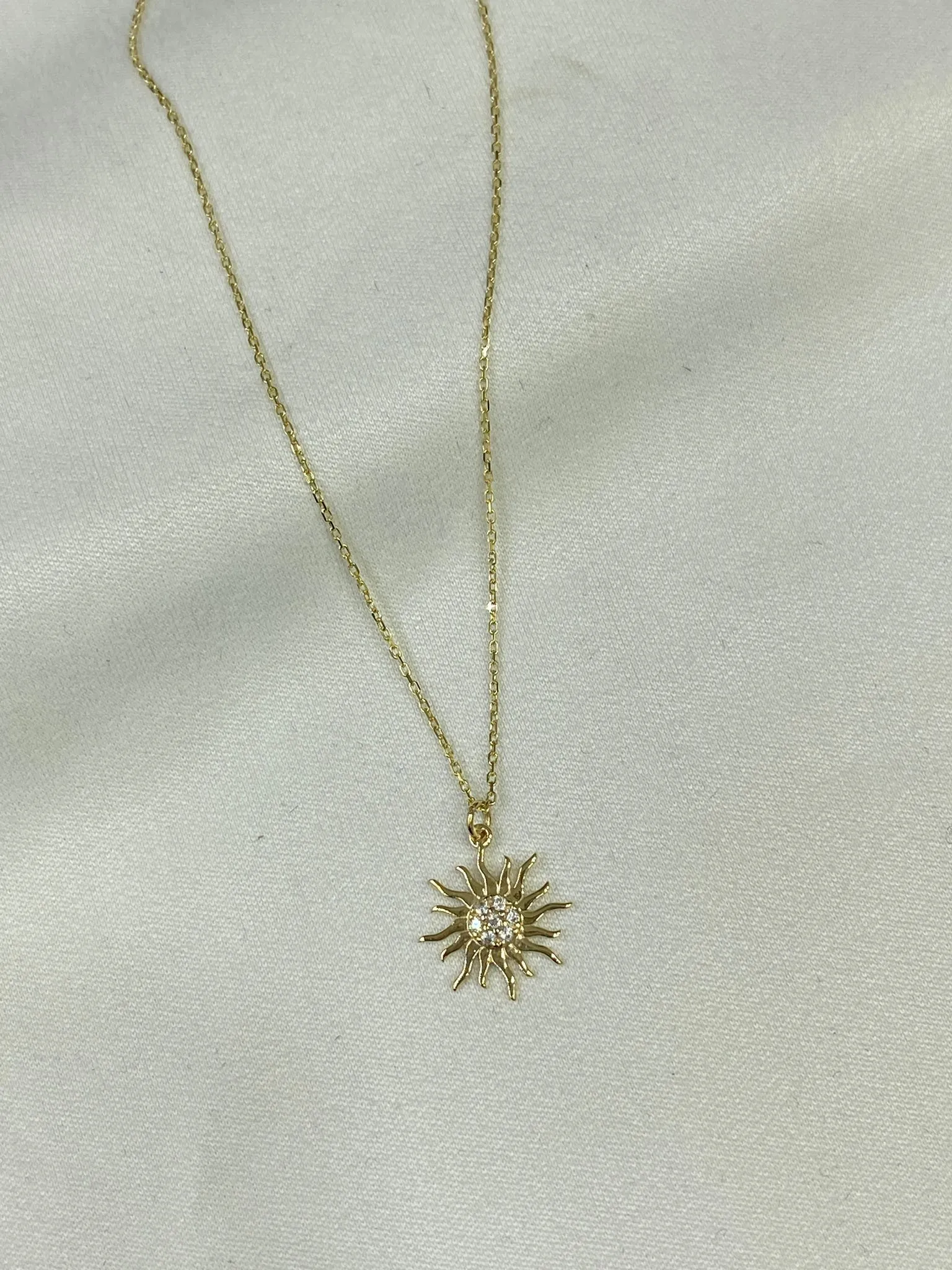 Favori Marka Güneş Model Kolye