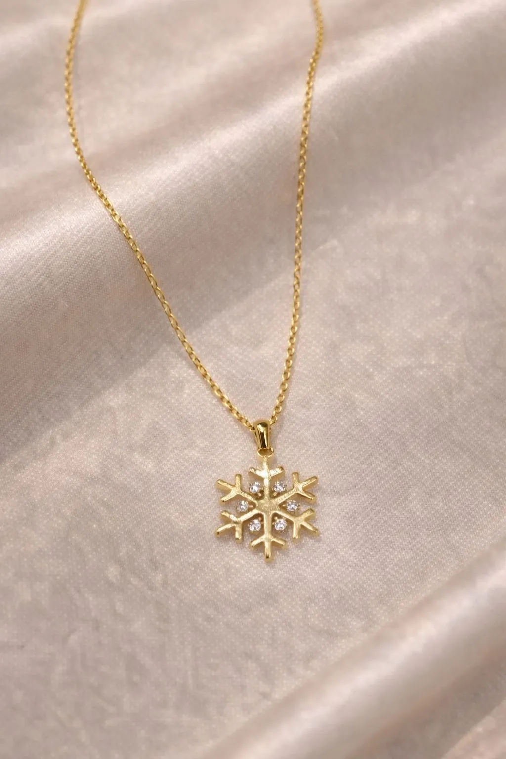 Favori Marka Kar Tanesi Model Kolye