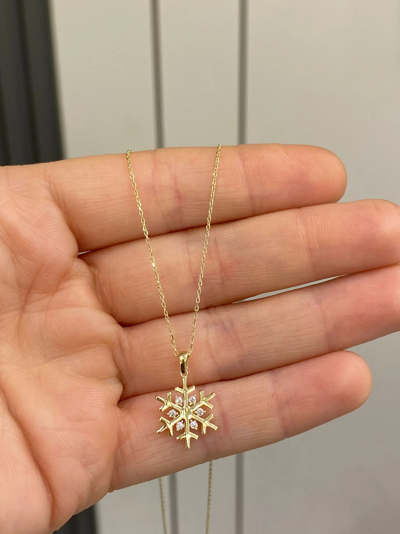 Favori Marka Kar Tanesi Model Kolye