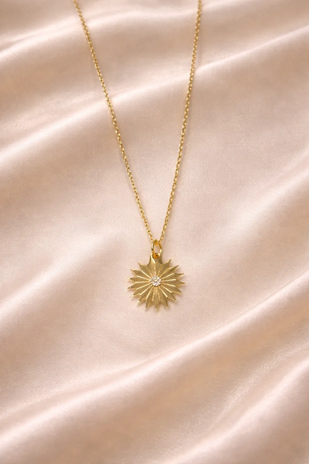 Favori Marka Güneş Model Kolye