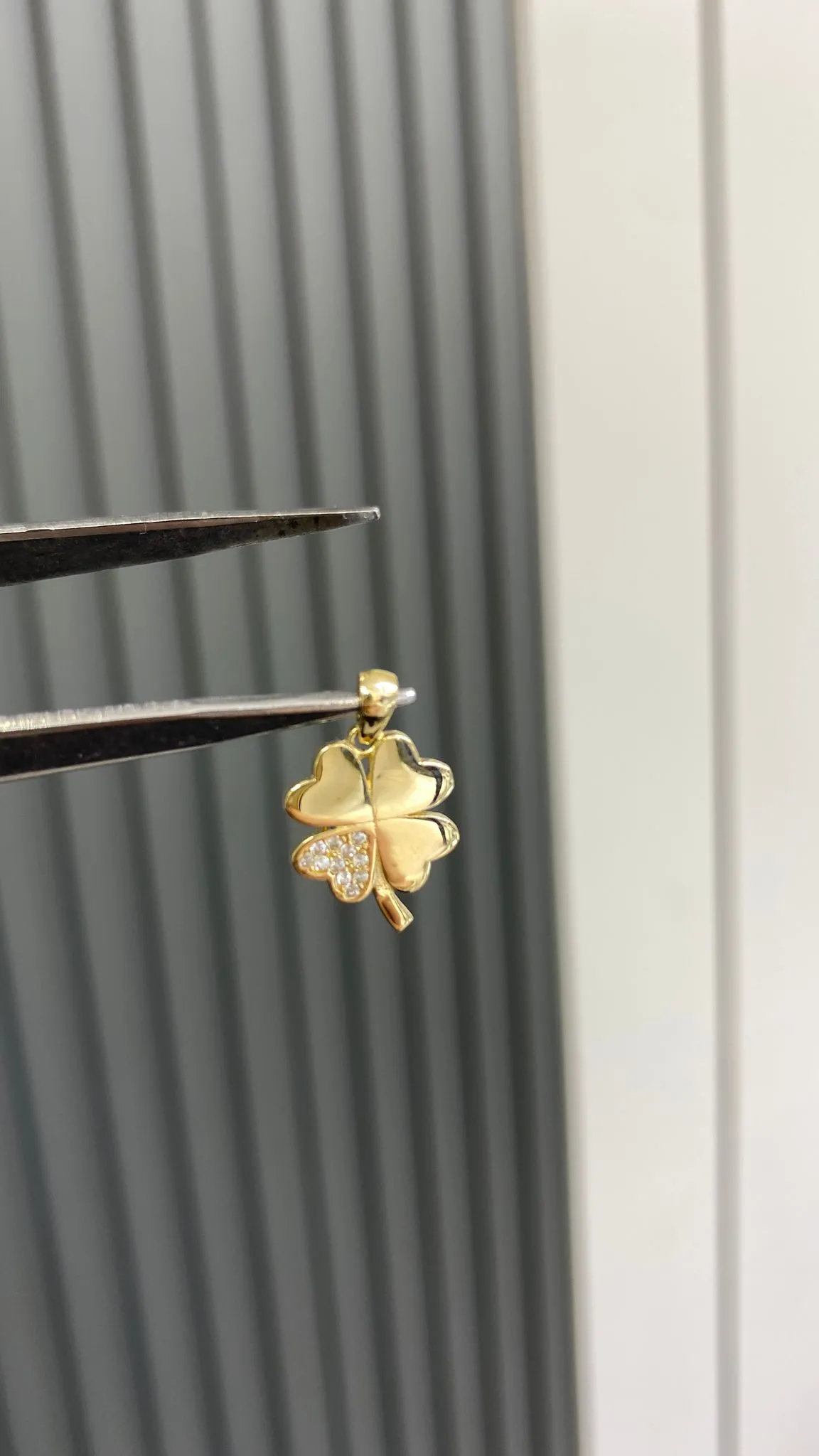 Favori Marka Taşlı Yonca Model Uç