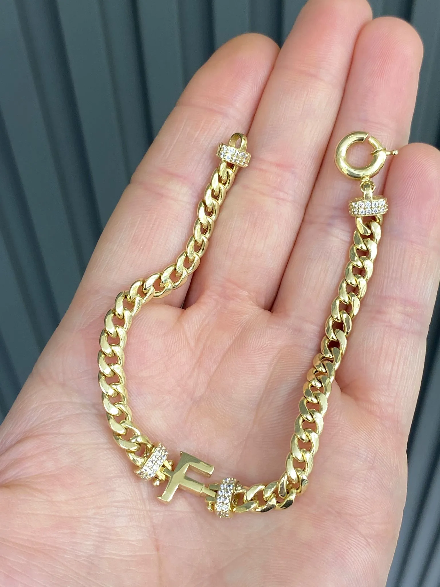 Favori Marka F Harfi Model Bileklik