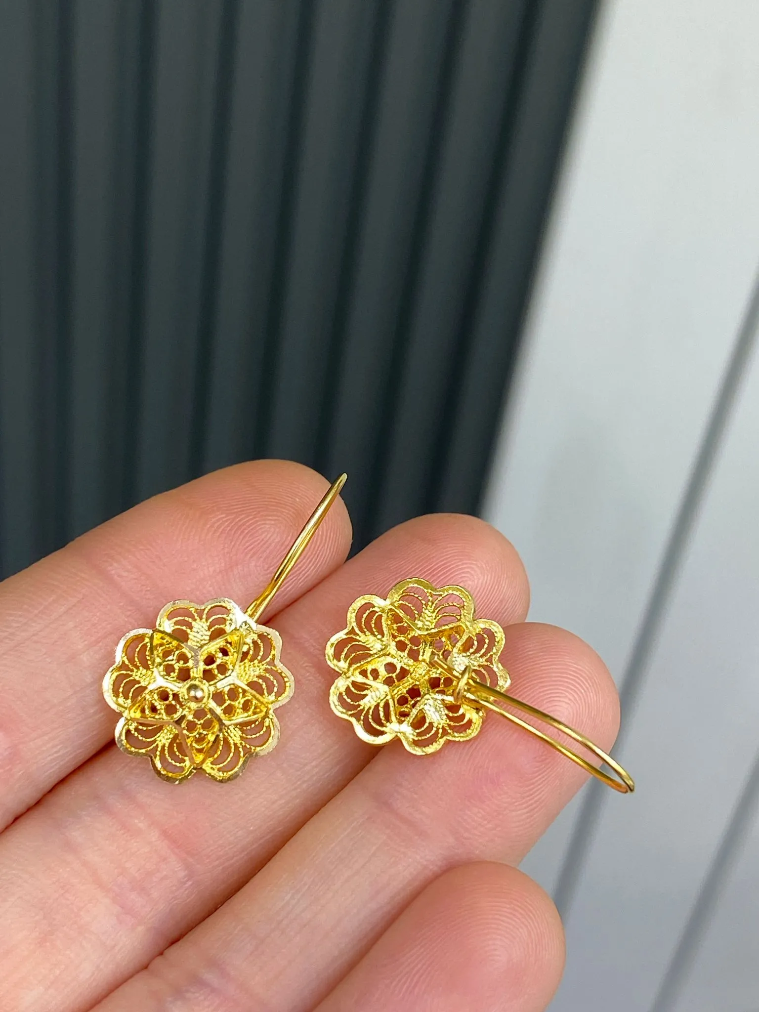 Favori Marka Gül Model Küpe