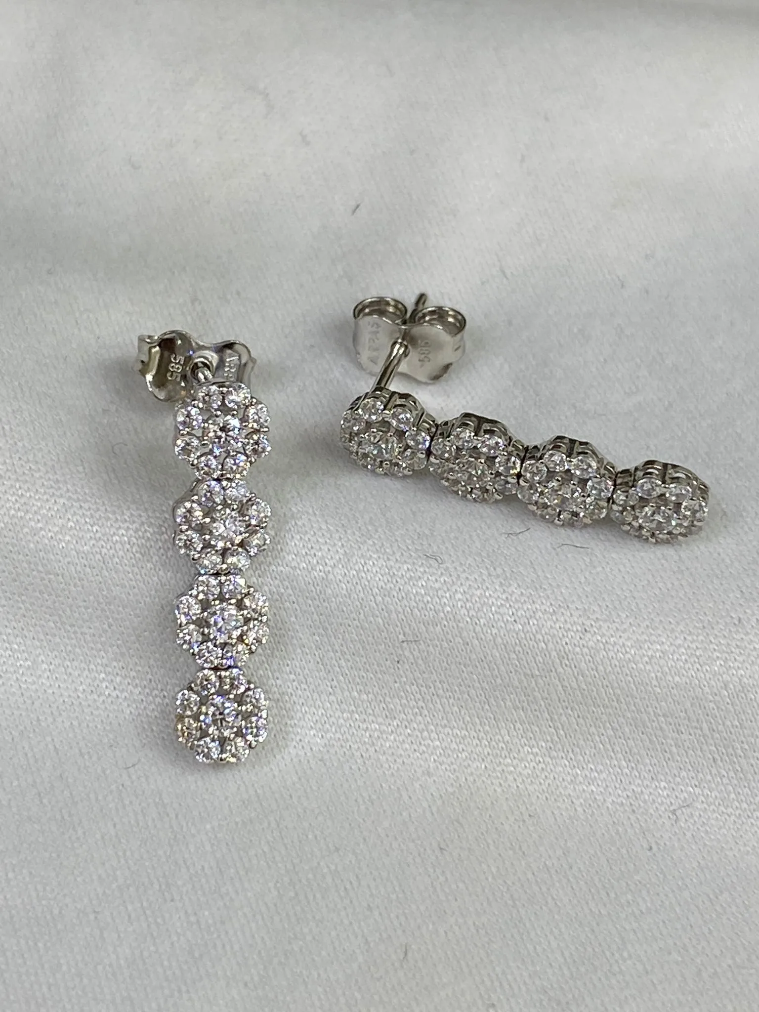 Favori Marka Sallantılı Model Küpe