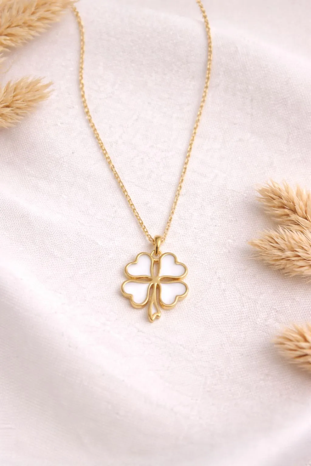 8 Ayar Yonca Model Kolye