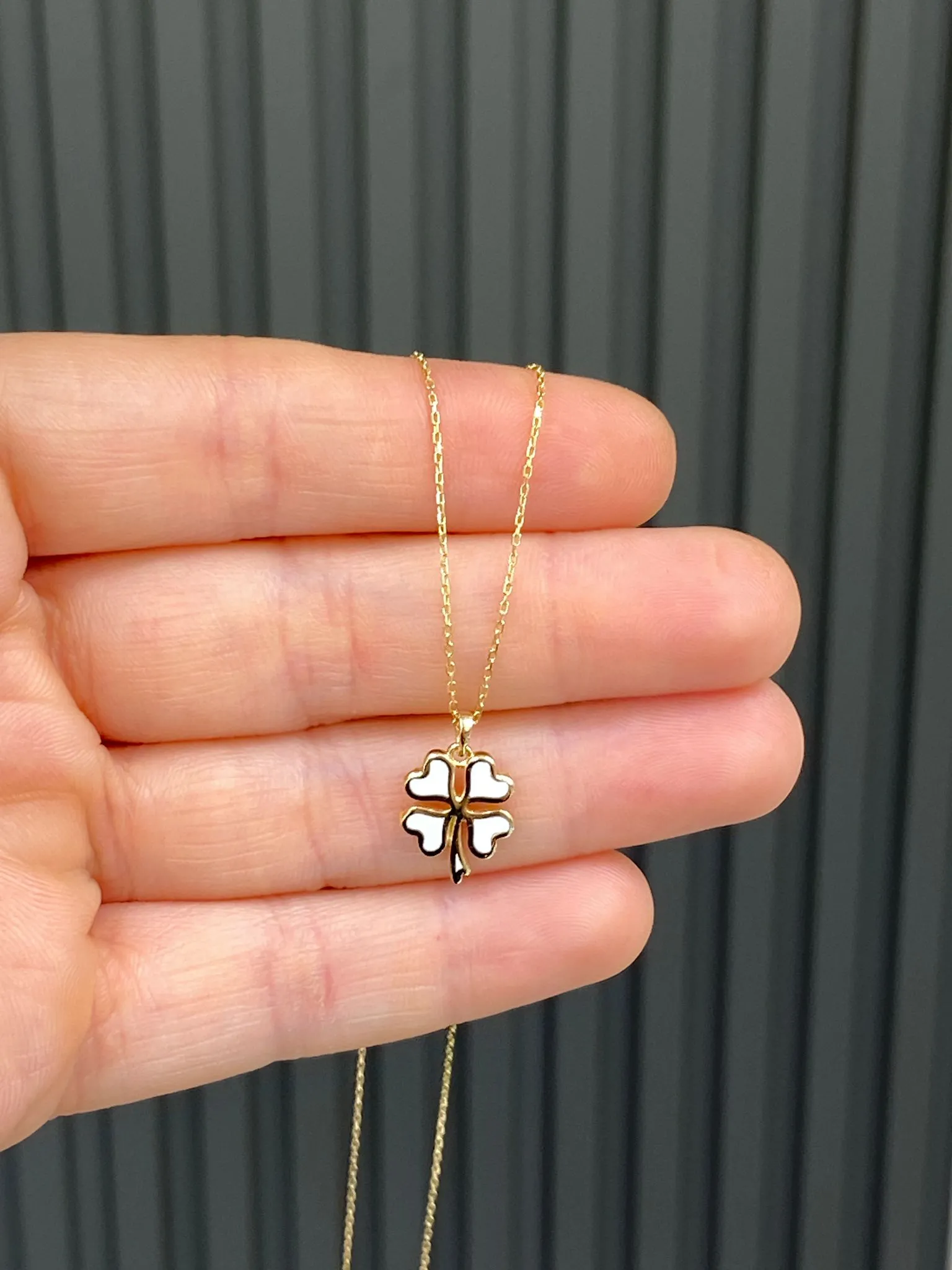 8 Ayar Yonca Model Kolye