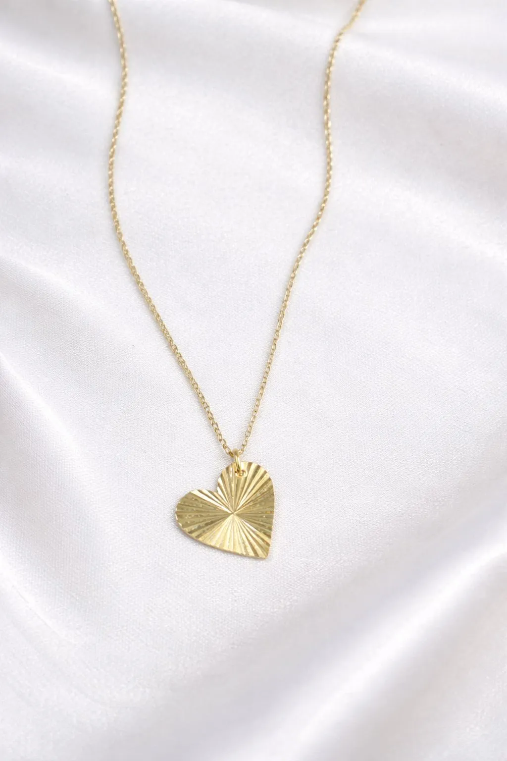 8 Ayar Kalpli Model Kolye