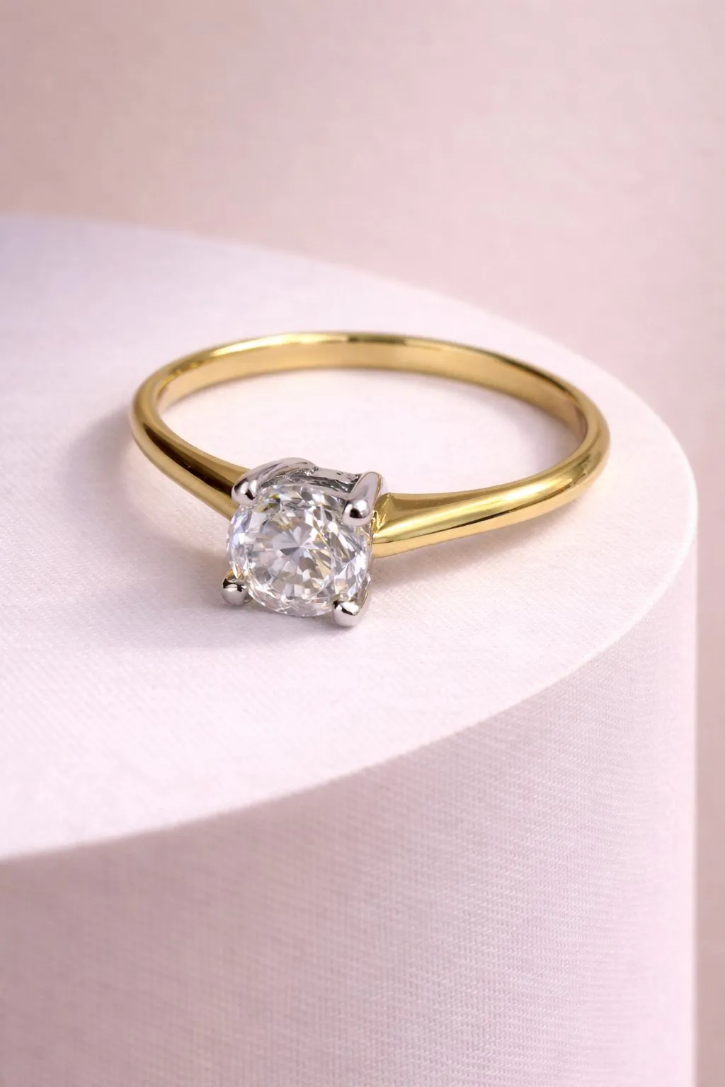 8 Ayar Tektaş Model Yüzük