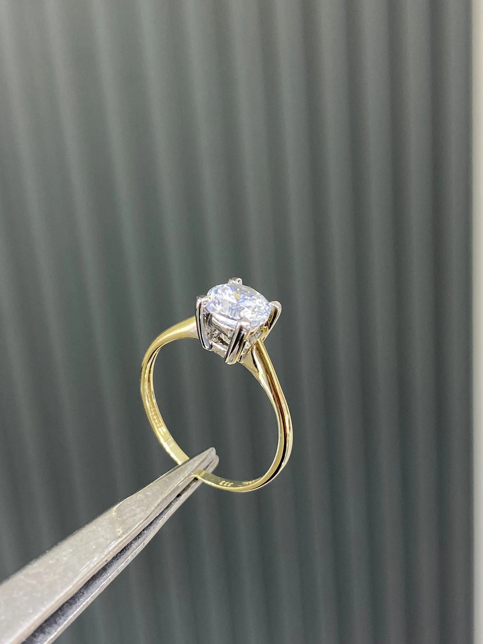 8 Ayar Tektaş Model Yüzük