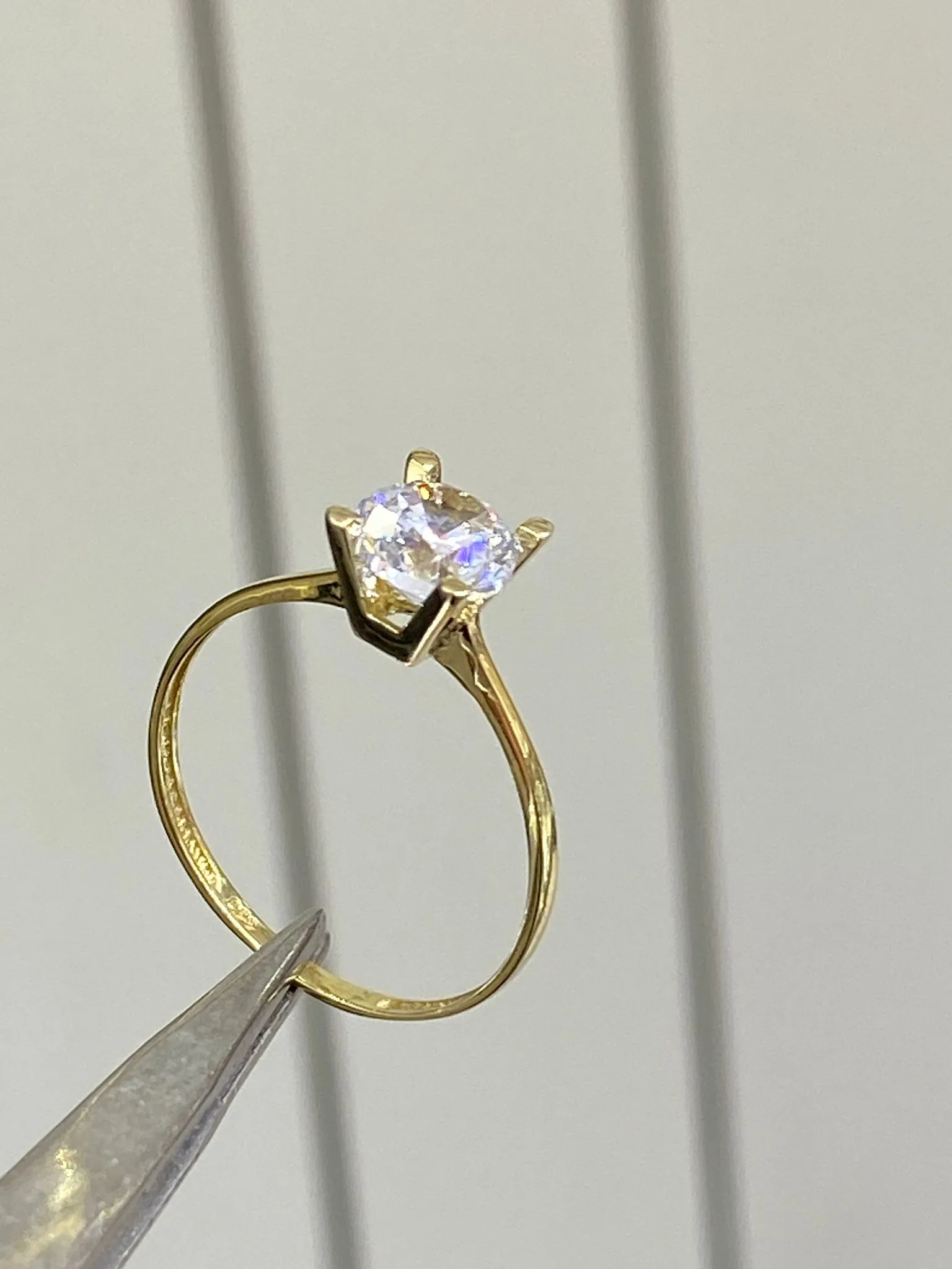 8 Ayar Tektaş Model Yüzük