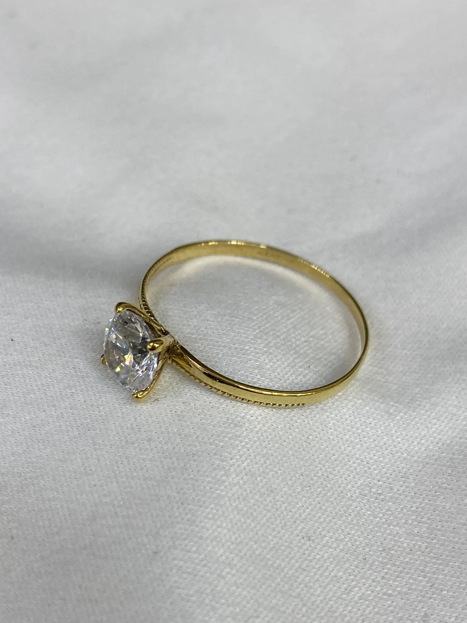 8 Ayar Tektaş Model Yüzük