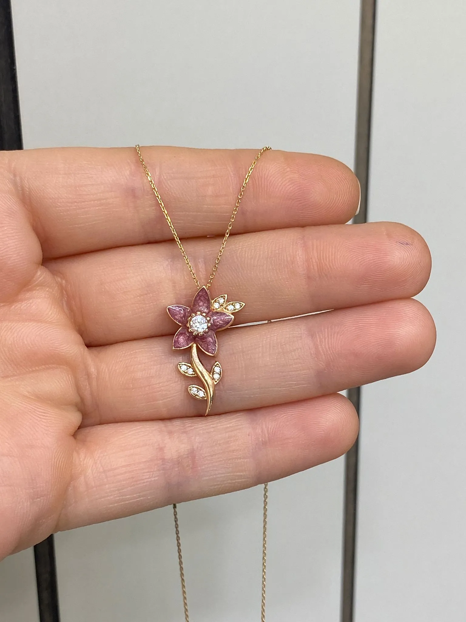 Favori Marka Çiçek Model Kolye